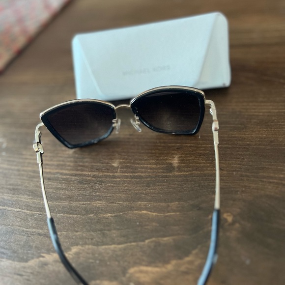 Lightly worn Micheal Kors MK1067B CORSICA in great shape! Won’t Last! - Picture 4 of 4